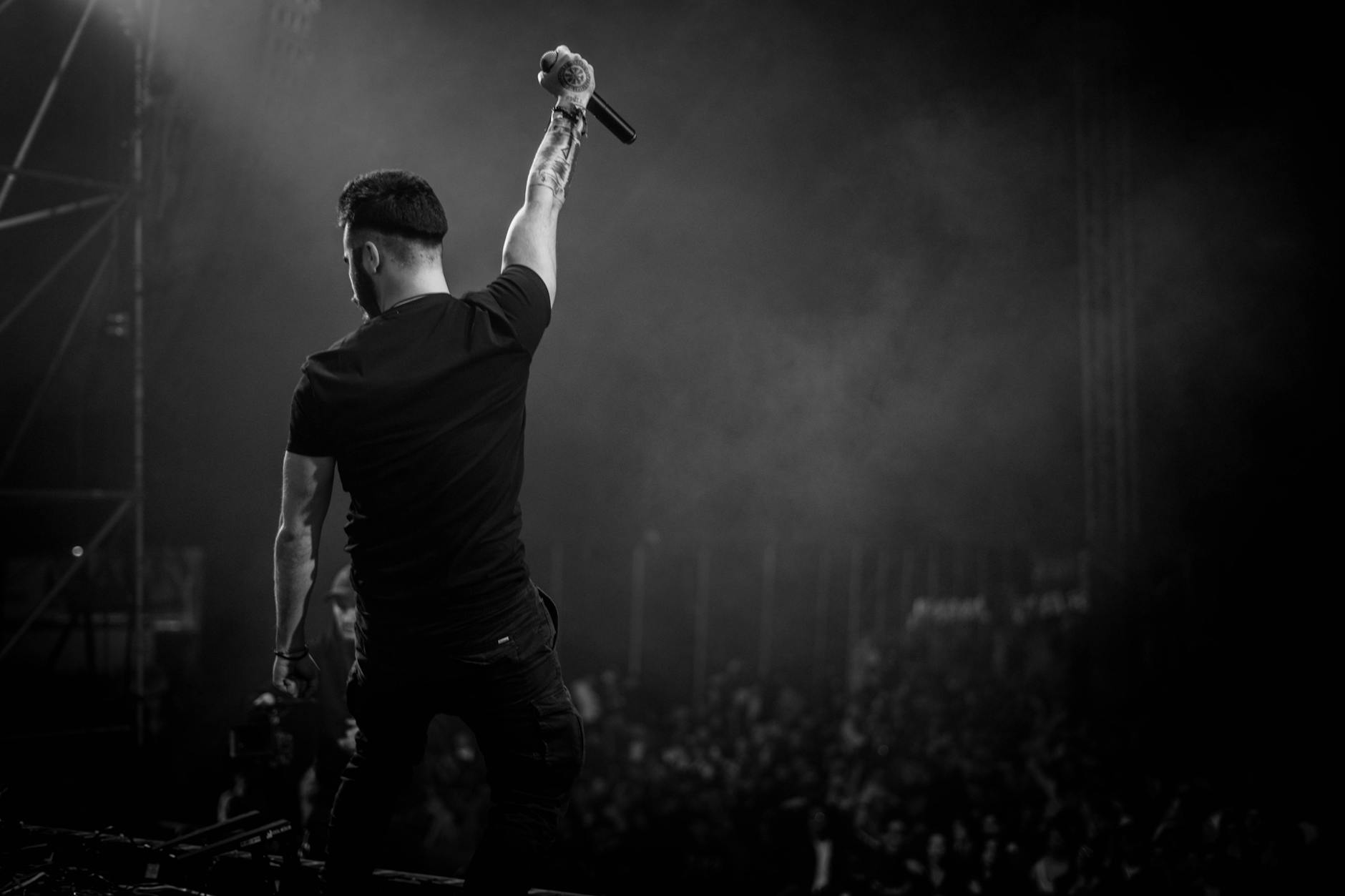 4 Occasions When Hiring Singers Can Add Life And Fun To Events