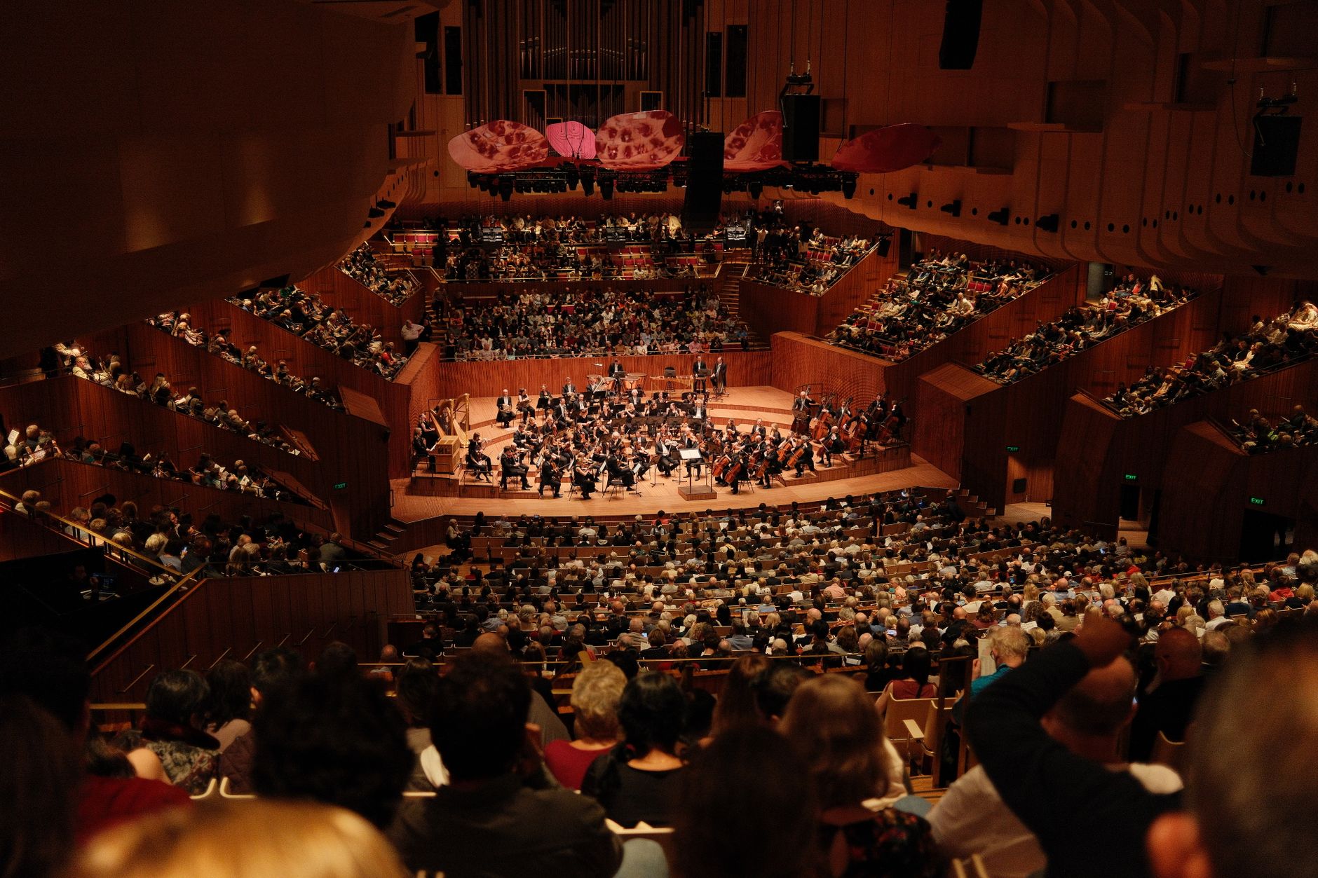 Nobody Claps Between Movements Anymore, and Classical Music Is Still Pretending That's Fine